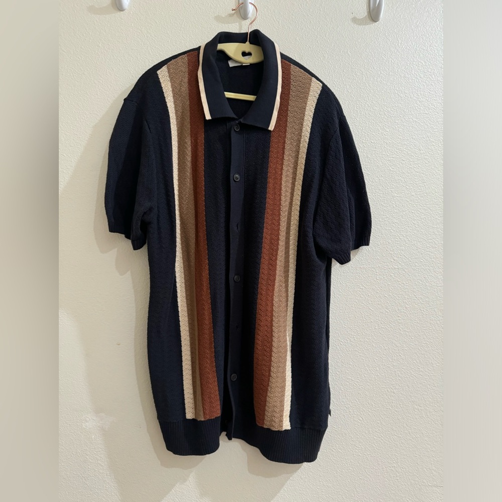 Short sleeves sweater button front